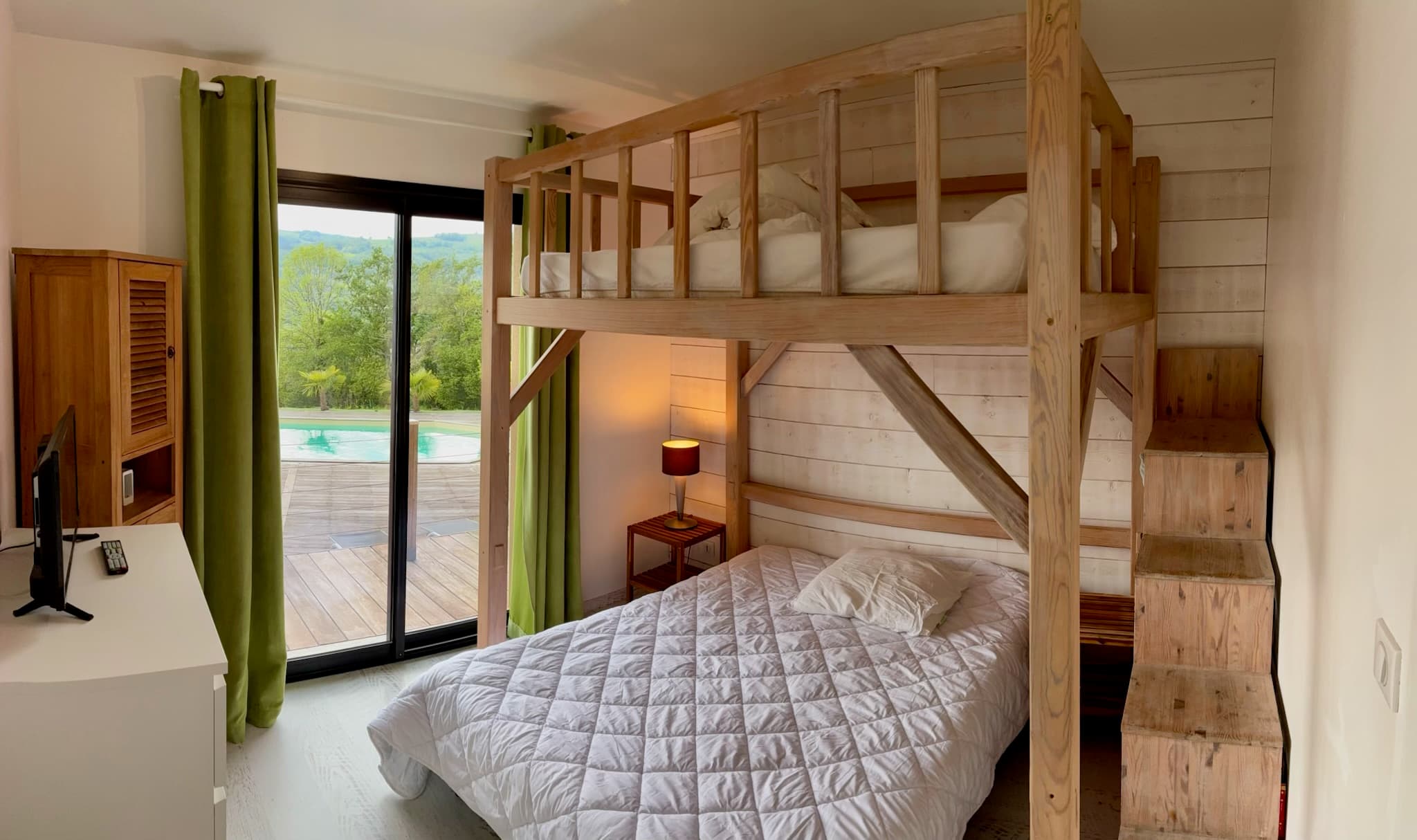 Chambre en mezzanine sous charpente bois